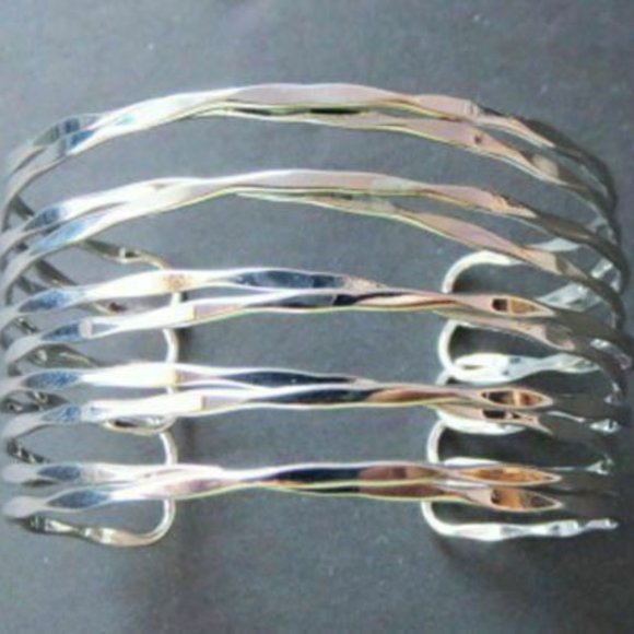 PD-33 Premier Designs Jewelry Adriana Bracelet in Silver RV$32 - Picture 4 of 5